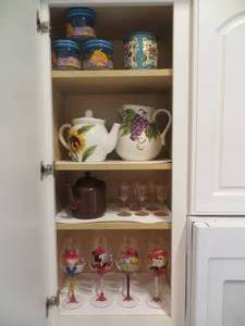 lot 64 image: Contents of Kitchen Cabinet