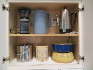lot 65 image: Contents of Kitchen Cabinet