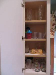 lot 66 image: Contents of Kitchen Cabinet