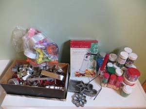 lot 67 image: Cookie Baking Supplies