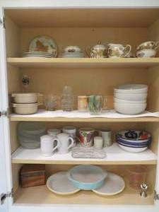 lot 69 image: Contents of Kitchen Cabinet