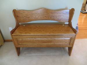 lot 82 image: Wooden Storage Bench