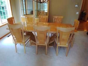 lot 1 image: Dining Room Table with Leaf & 8 Chairs