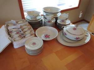 lot 5 image: Royal Jackson China Set