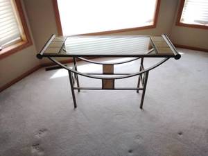 lot 12 image: Sofa Table