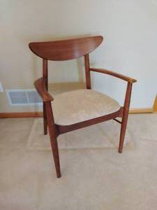 lot 14 image: MCM Chair
