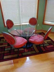 lot 20 image: Glass Top Kitchen Table and Chairs