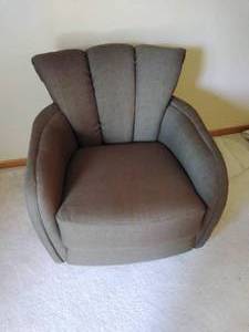 lot 22 image: Rocking Swivel Chair