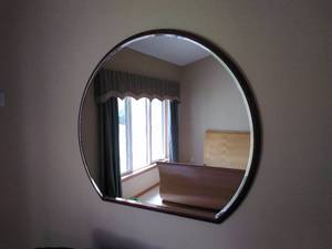 lot 23 image: Mirror