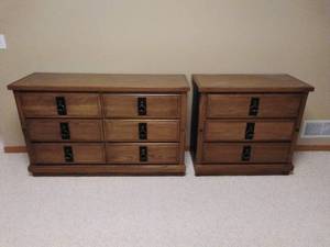 lot 97 image: Pair of Dressers