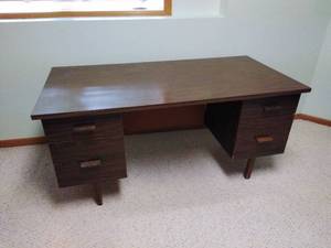 lot 111 image: Desk