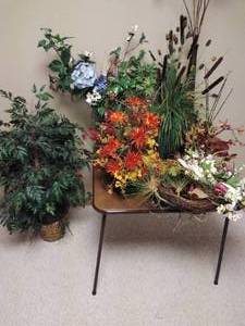 lot 146 image: Lot of fake Plants and flowers
