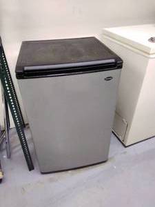 lot 158 image: Sanyo mini fridge
