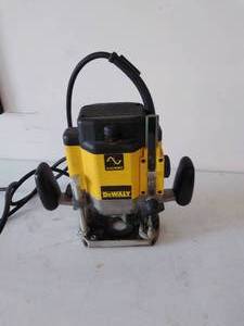 lot 181 image: Dewalt Electric Plunge Cut Router