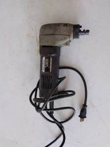 lot 194 image: Black and Decker 16 Gauge Nibbler