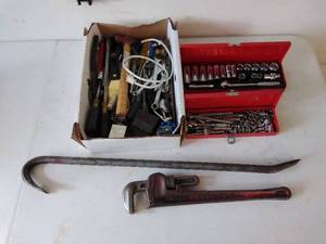 lot 196 image: Lot of Misc Hand Tools