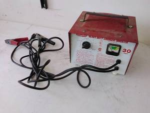 lot 329 image: Dayton Heavy Duty Charger Booster
