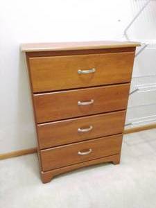 lot 87 image: Small Dresser