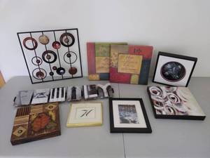 lot 88 image: Lot of Wall Dcor