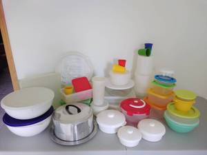 lot 95 image: HUGE Lot of Food Storage Containers