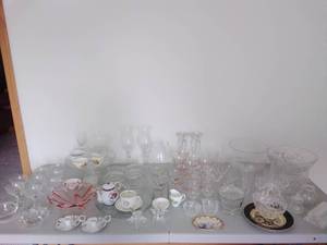 lot 257 image: HUGE Lot of Miscellaneous Glassware
