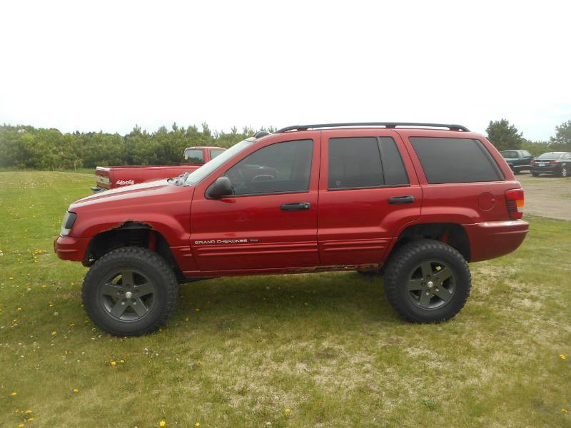 lot 2 image: 2004 Jeep Grand Cherokee Laredo Special Edition4x4