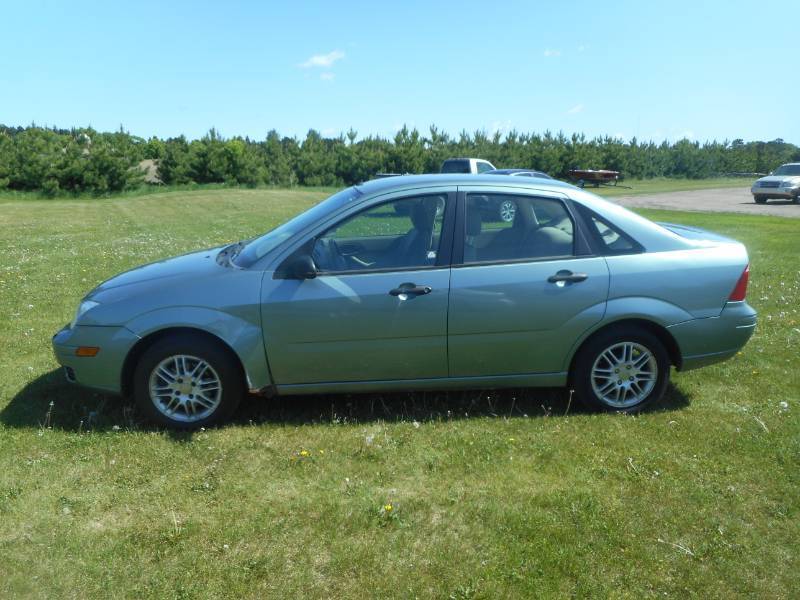 lot 4 image: 2005 Ford Focus ZX4