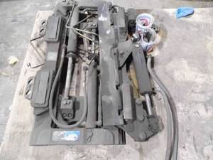 lot 101 image: Forklift Side Shift Assembly