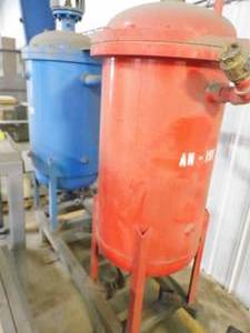lot 113 image: Lot of 2 Chemical Tanks on Base