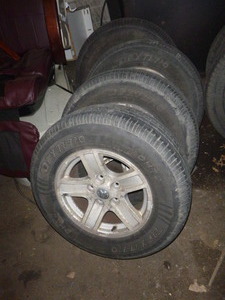 lot 2 image: Set of 4 Tires on Rims