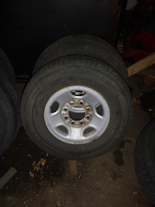 lot 3 image: Set of 2 Tires on Rims