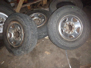 lot 4 image: Set of 3 Tires on Rims