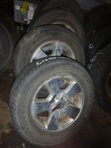 lot 12 image: Set of 4 Tires on Rims