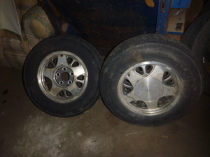 lot 17 image: Set of 2 Tires on Rims