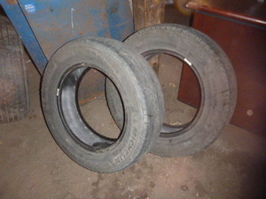 lot 18 image: Set of 2 Tires