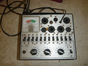lot 29 image: Tube Tester