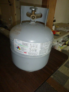 lot 32 image: 20 Lb. Propane Tank