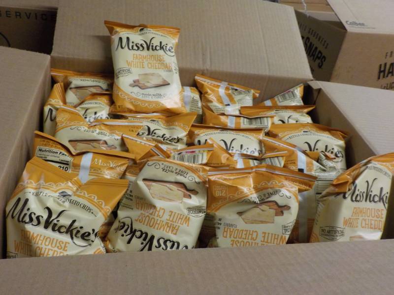 lot 399 image: Case of 64- 1.375 oz Bags Miss Vick...