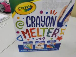 lot 39 image: Crayola Crayon Melter...