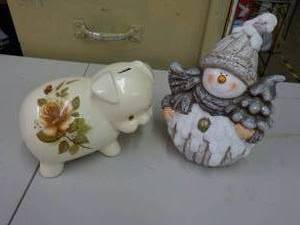 lot 47 image: Piggy Bank and Snowman Dcor...