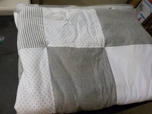 lot 49 image: Burts Bees Baby reversible Quilt...