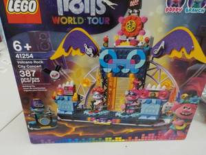 lot 58 image: LEGO Trolls World Tour...