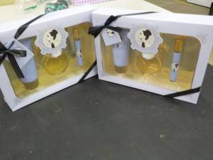 lot 92 image: Set of 2 Arianna Grande Fragrance G...