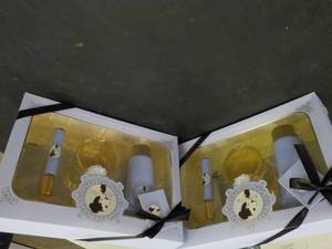 lot 93 image: Set of 2 Arianna Grande Fragrance G...