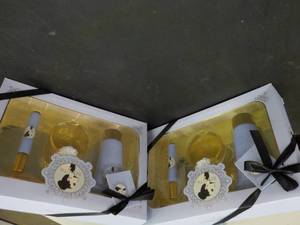 lot 94 image: Set of 2 Arianna Grande Fragrance G...