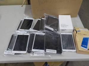 lot 325 image: Samsung Powers On, Screen works, bu...