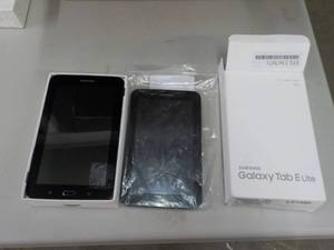 lot 330 image: Lot of 2 Samsung Powers On and Wor...