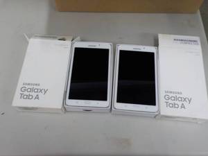 lot 334 image: Lot of 2 Samsung Powers On and Wor...