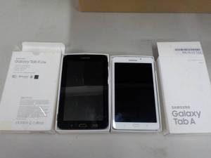lot 335 image: Lot of 2 Samsung Powers On and Wor...