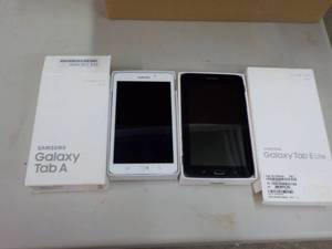 lot 339 image: Lot of 2 Samsung Powers On and Wor...
